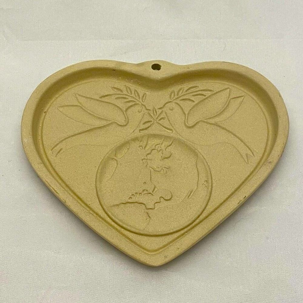 Shortbread Cookie Mold Pampered Chef Stoneware 2002 Peace On Earth Heart